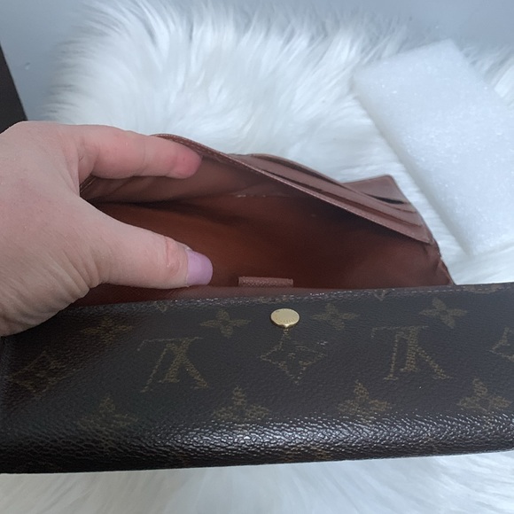 2001 authentic Louis Vuitton International Wallet - Picture 12 of 16